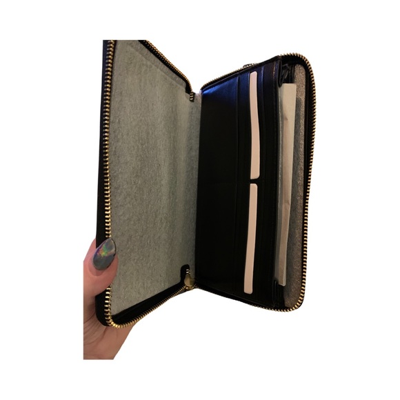 Signature Coach Wallet NWT. 8” X 4.5” - Picture 4 of 9